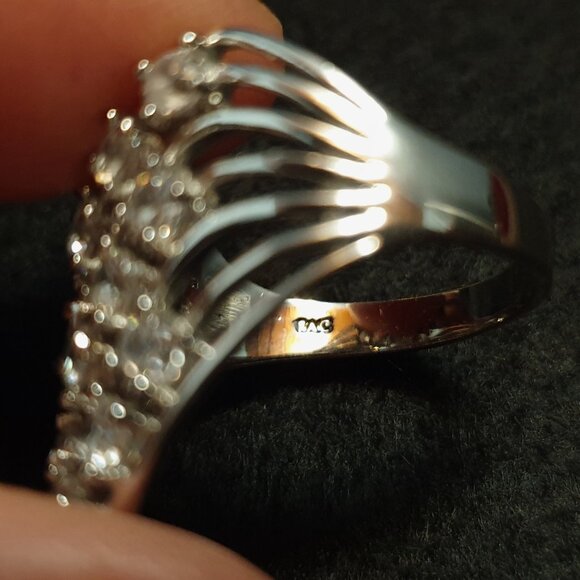 Elegant Vintage Cubic Zirconia Sterling Silver Heart-Shaped Cluster Ring - Picture 10 of 12